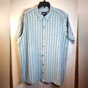 Patagonia XXL Mens green plaid s/s front pocket